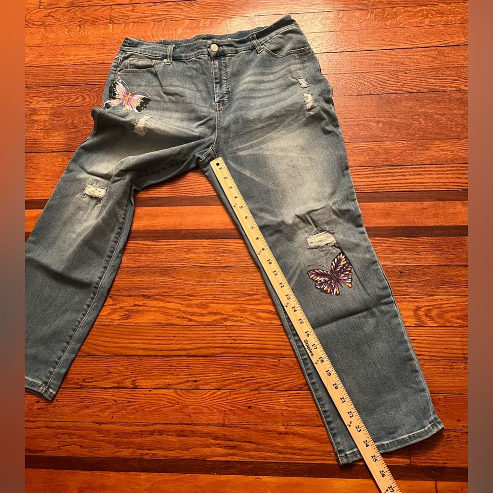Chico’s Girlfriend Crop Jeans Hand Painted Butterfly Stretch Sz 2.5(M)34”waist - Picture 3 of 13